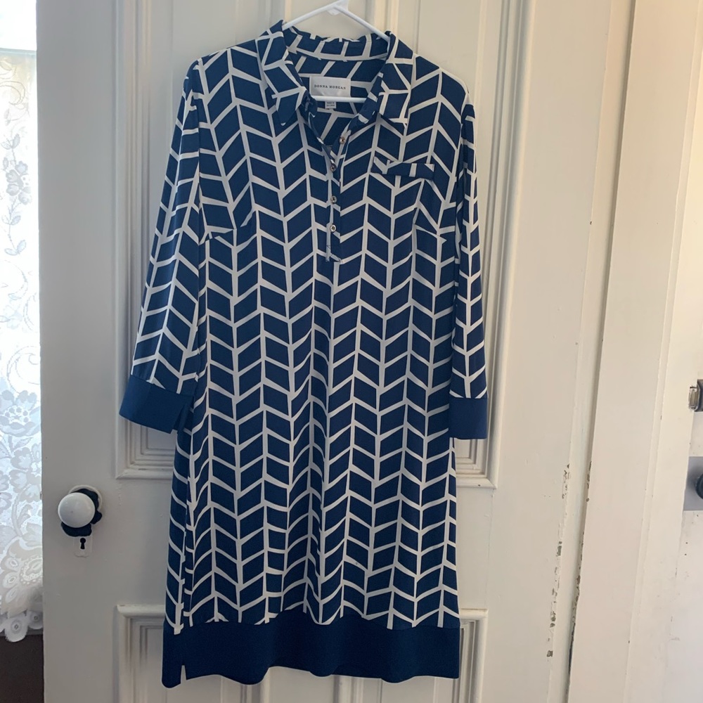 💙Donna Morgan dress size 14. Also has a matching fabric belt.